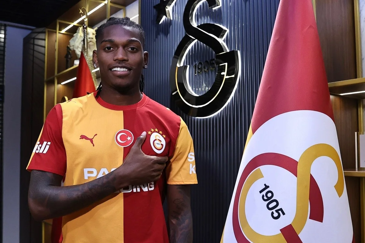 Rafael Leao resmi pindah dari AC Milan ke Galatasaray dengan nilai 38 juta euro