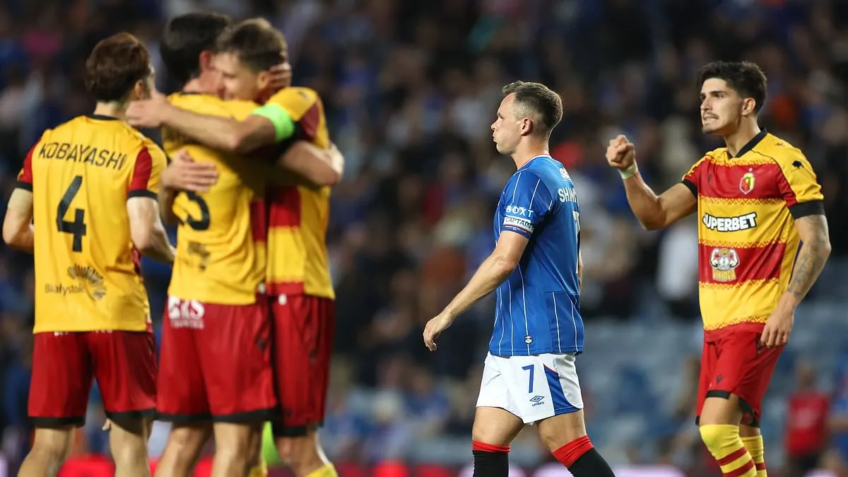 Derek McInnes memimpin skuad Rangers menatap laga UEFA Conference League