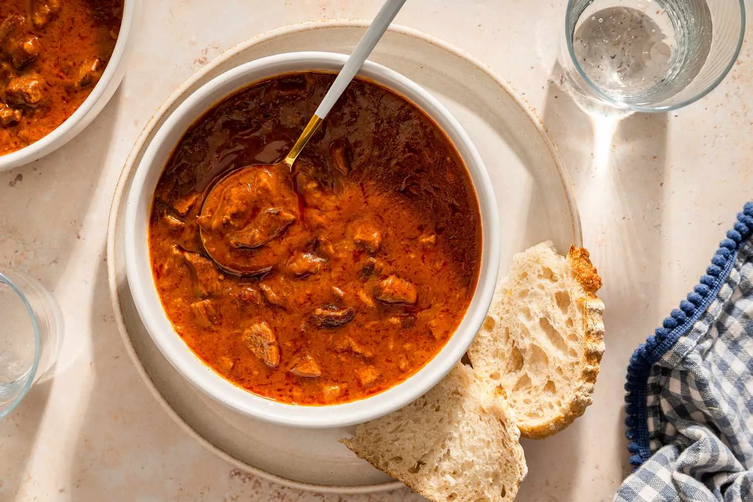 Resep beef and tomato soup hangat ala rumahan yang praktis