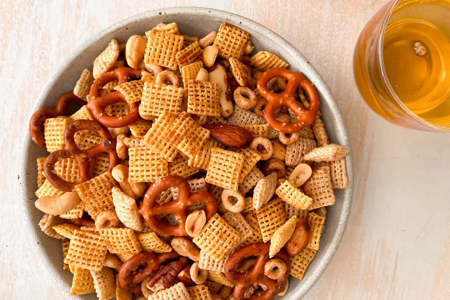 Resep Grandma Jean snack mix camilan retro klasik yang gurih dan renyah
