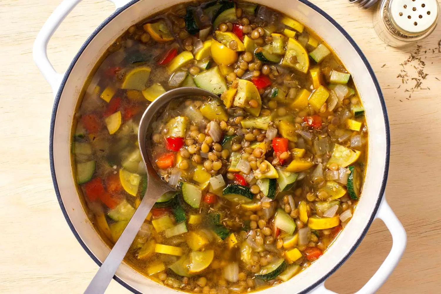 Resep sup sayur dan lentil lezat untuk menghangatkan tubuh saat pergantian musim