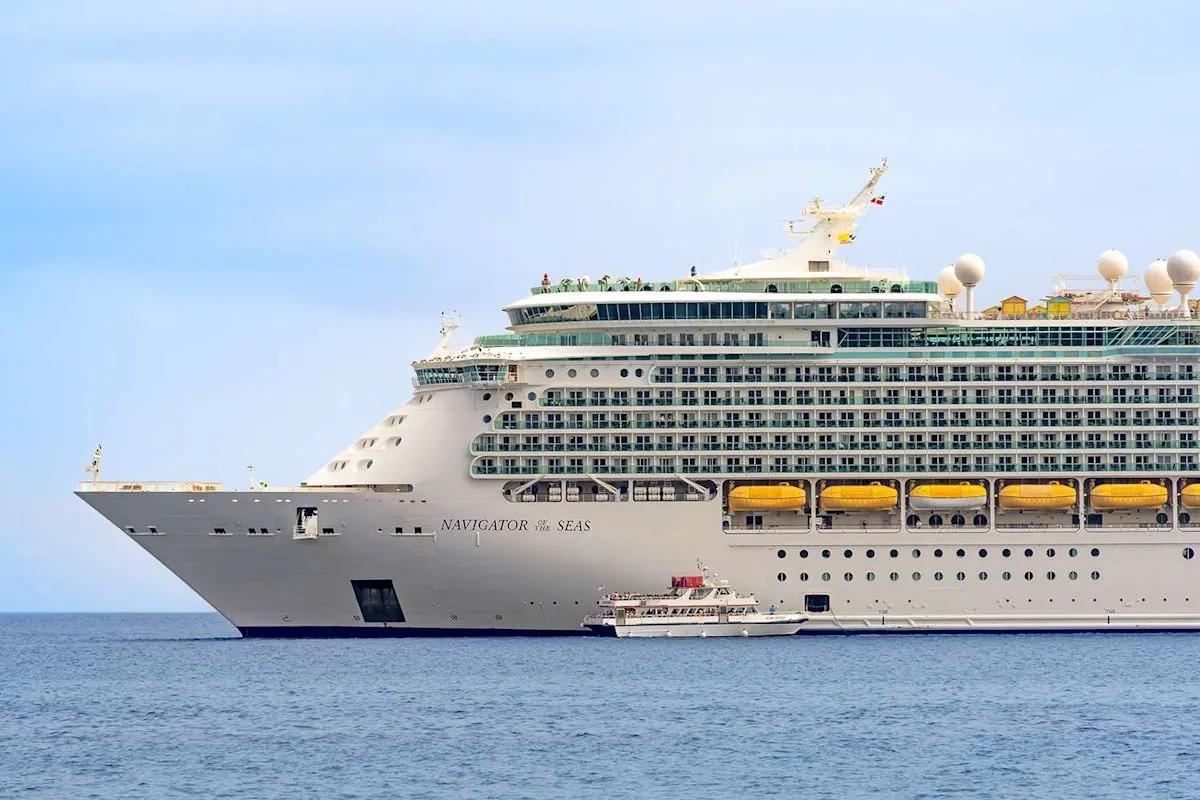Kapal pesiar Royal Caribbean melakukan penyesuaian rute pelayaran