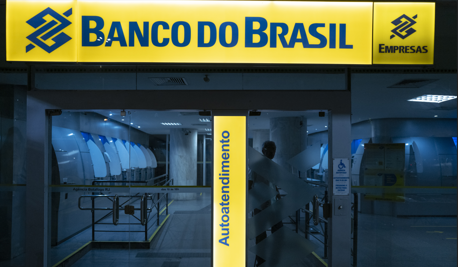 Saham Banco do Brasil melonjak tajam didorong sentimen pemilu dan dividen