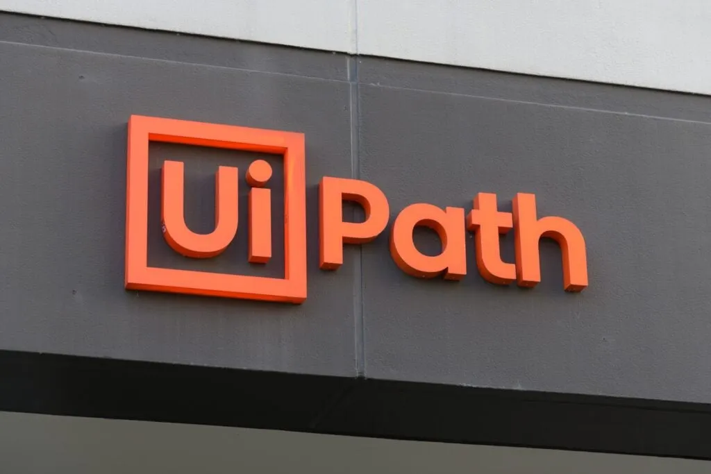 Grafik pergerakan saham UiPath melonjak 36 persen menjelang rilis kinerja kuartal kedua
