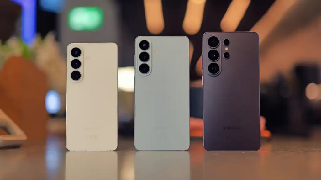 Deretan ponsel pintar Samsung Galaxy S26 dengan desain kamera belakang terbaru