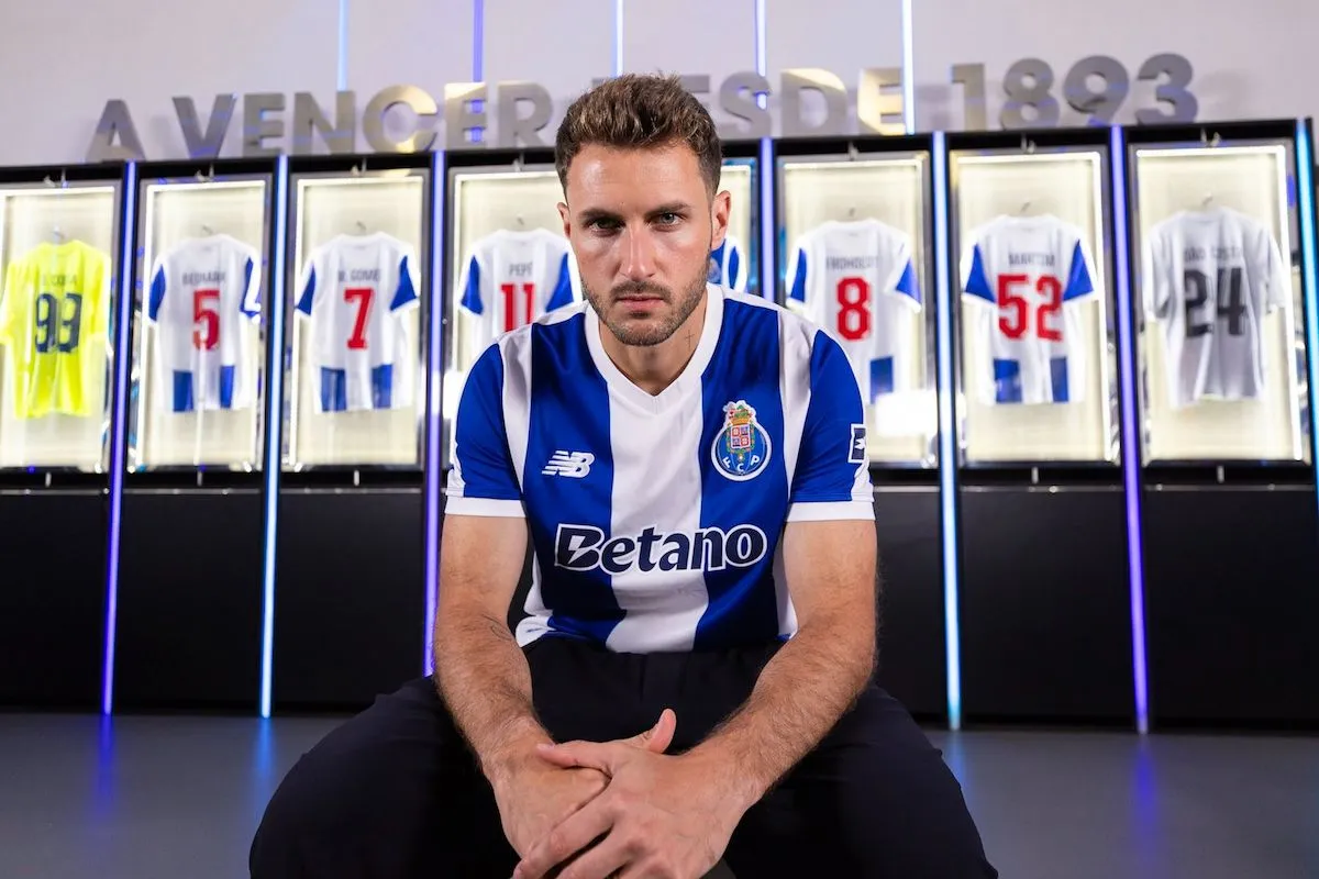 Santiago Gimenez resmi bergabung dengan Porto dari AC Milan dengan status pinjaman
