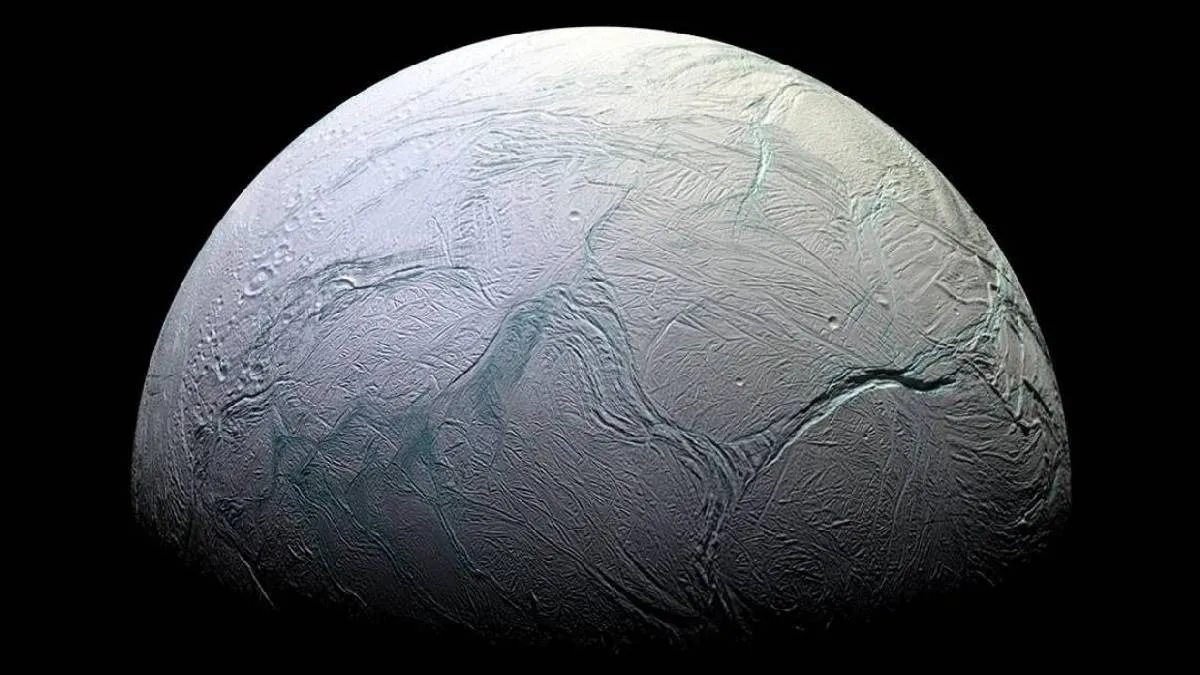 Penemuan formasi awan ongen raksasa di kutub selatan Satürn mengungkap misteri baru atmosfer planet