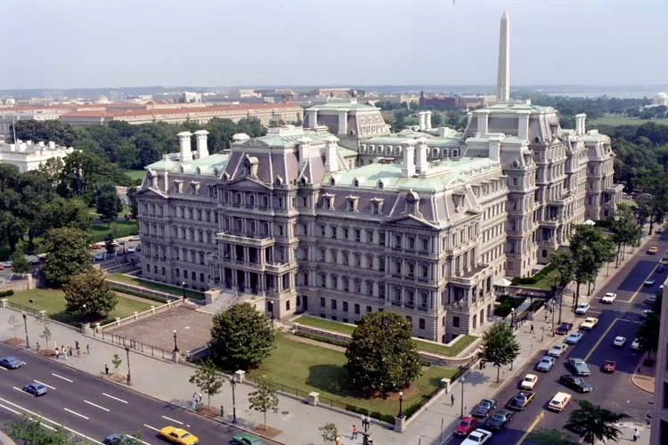 Arsitektur Second Empire yang populer di Amerika Serikat dan Kanada pada abad ke-19