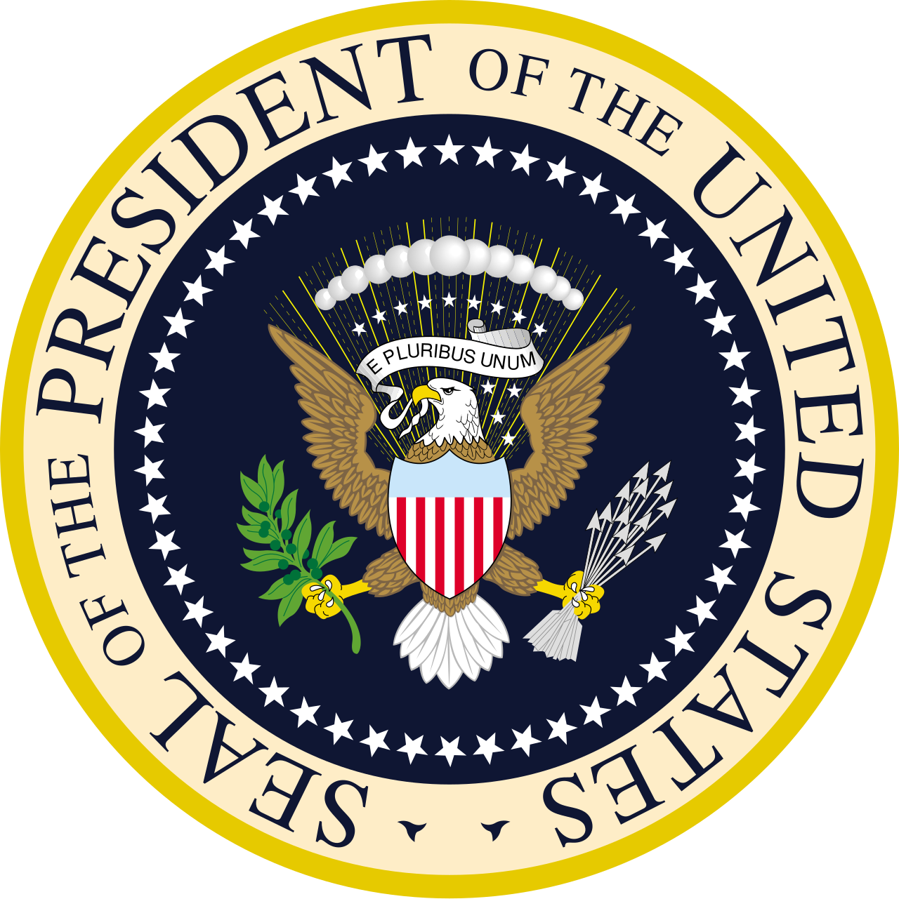 Presiden Amerika Serikat memegang peran sentral sebagai kepala negara dan panglima tertinggi angkatan bersenjata