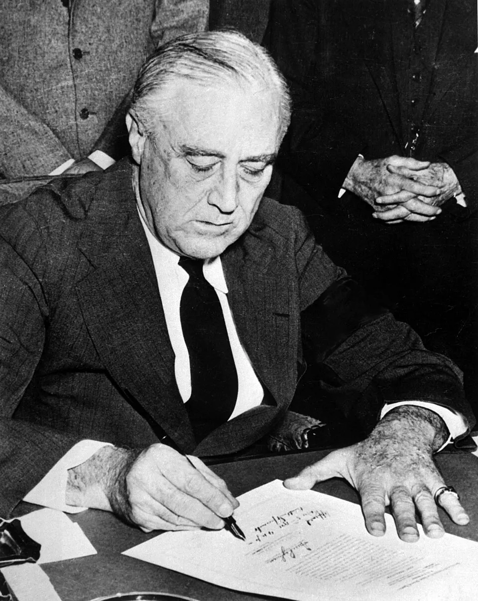 Dokumen dan sejarah deklarasi perang resmi yang dikeluarkan oleh Amerika Serikat
