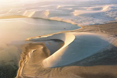 Khor Al Adaid di Qatar yang dikenal sebagai Inland Sea dan destinasi wisata utama