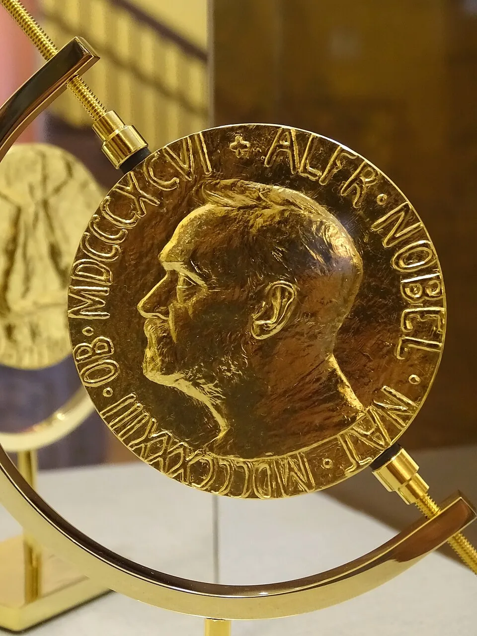 Penghargaan Nobel Perdamaian diberikan setiap tahun di Oslo kepada individu dan organisasi yang berjasa bagi perdamaian dunia