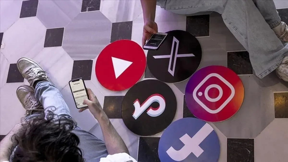 Sisi gelap algoritma media sosial yang menciptakan candu dan dominasi tekno-oligarşi di era digital
