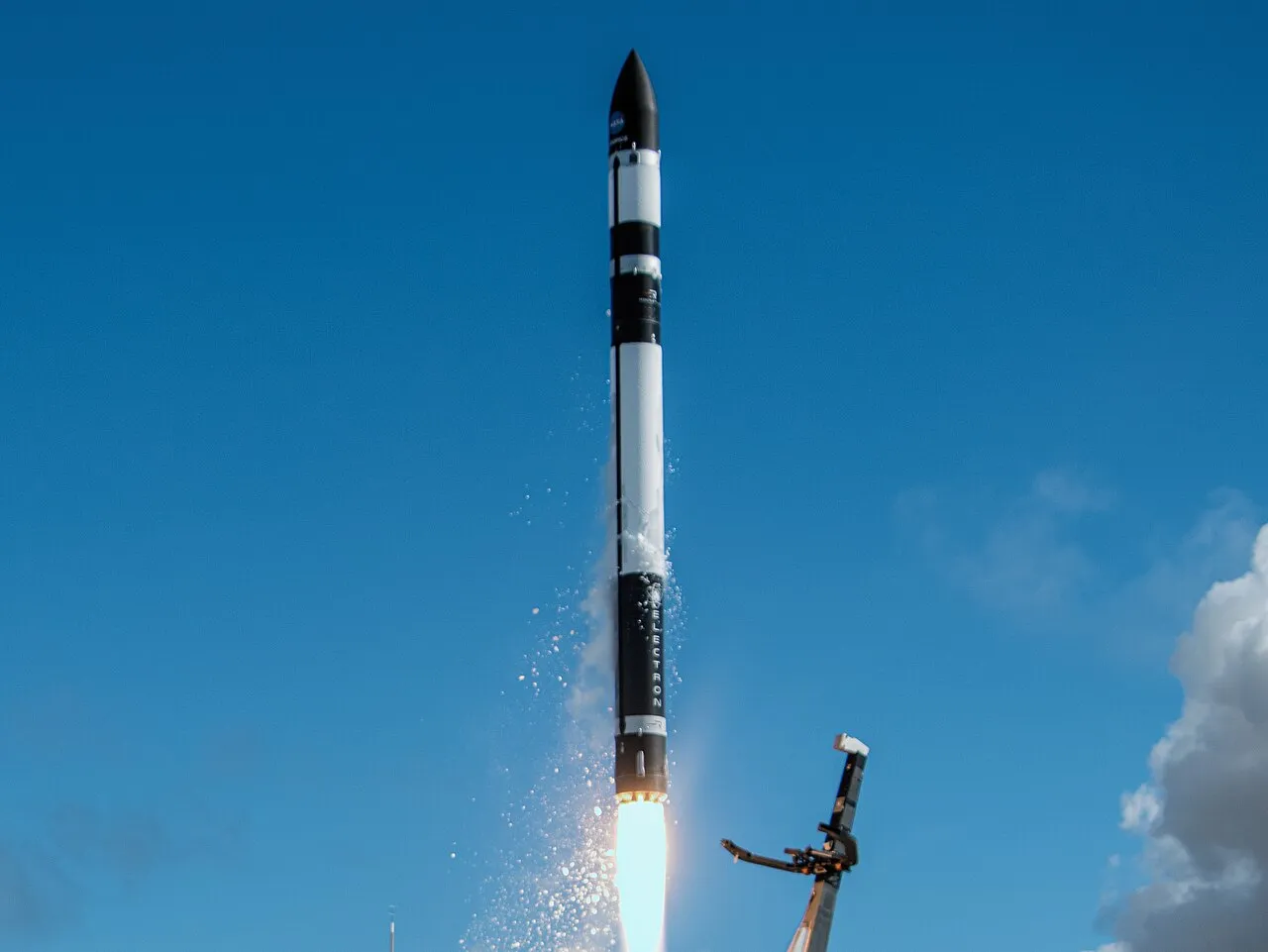 Small-lift launch vehicle menjadi salah satu teknologi roket pengangkut penting dalam sejarah eksplorasi ruang angkasa