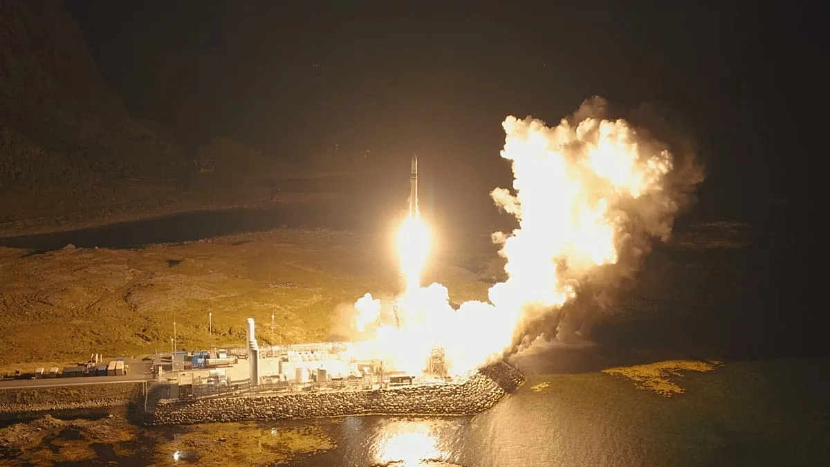 Roket Spectrum Isar Aerospace di landasan peluncuran Andøya Spaceport Norwegia