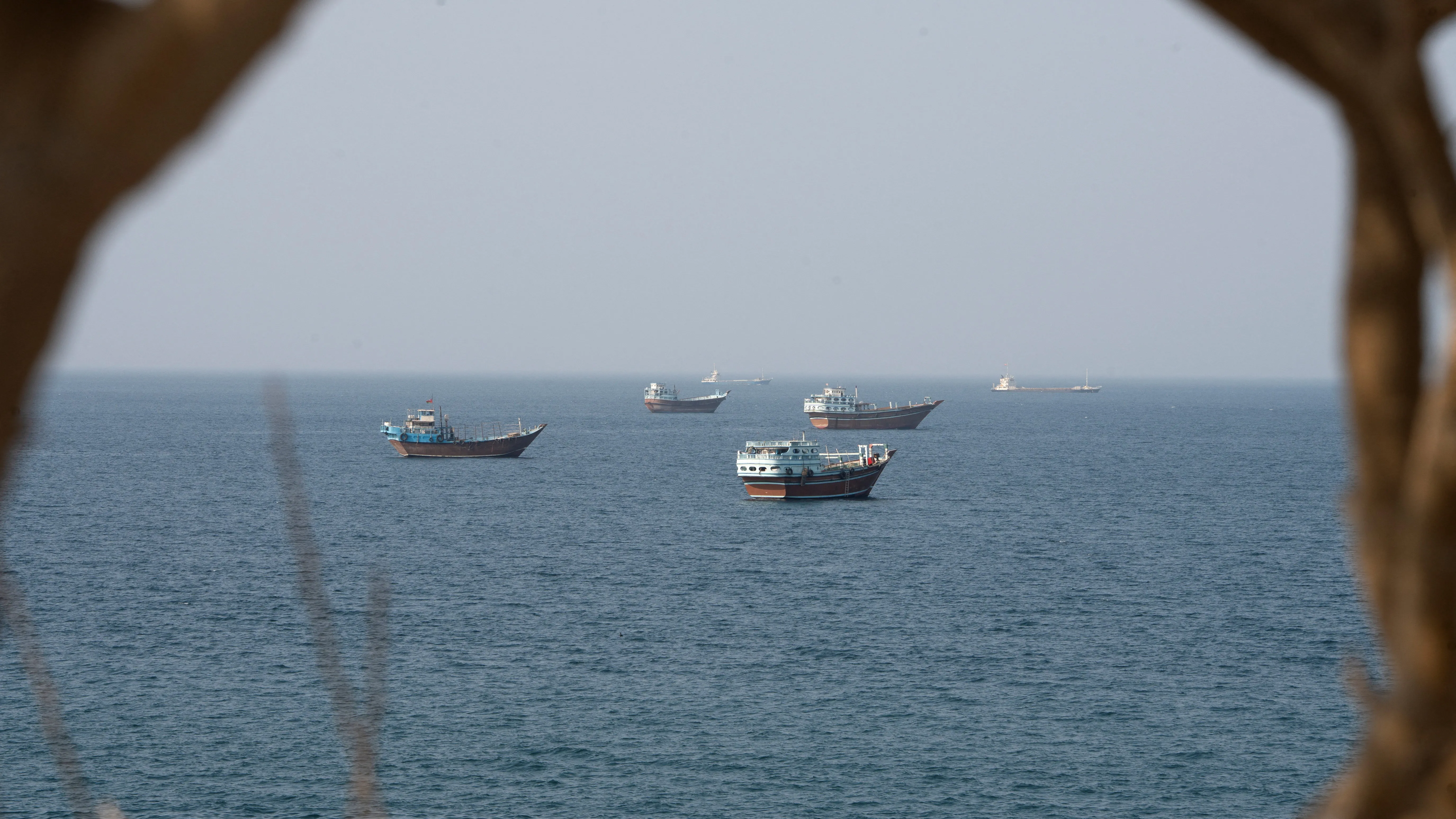 Tanker minyak lakukan pelayaran gelap di Selat Hormuz tanpa sinyal AIS