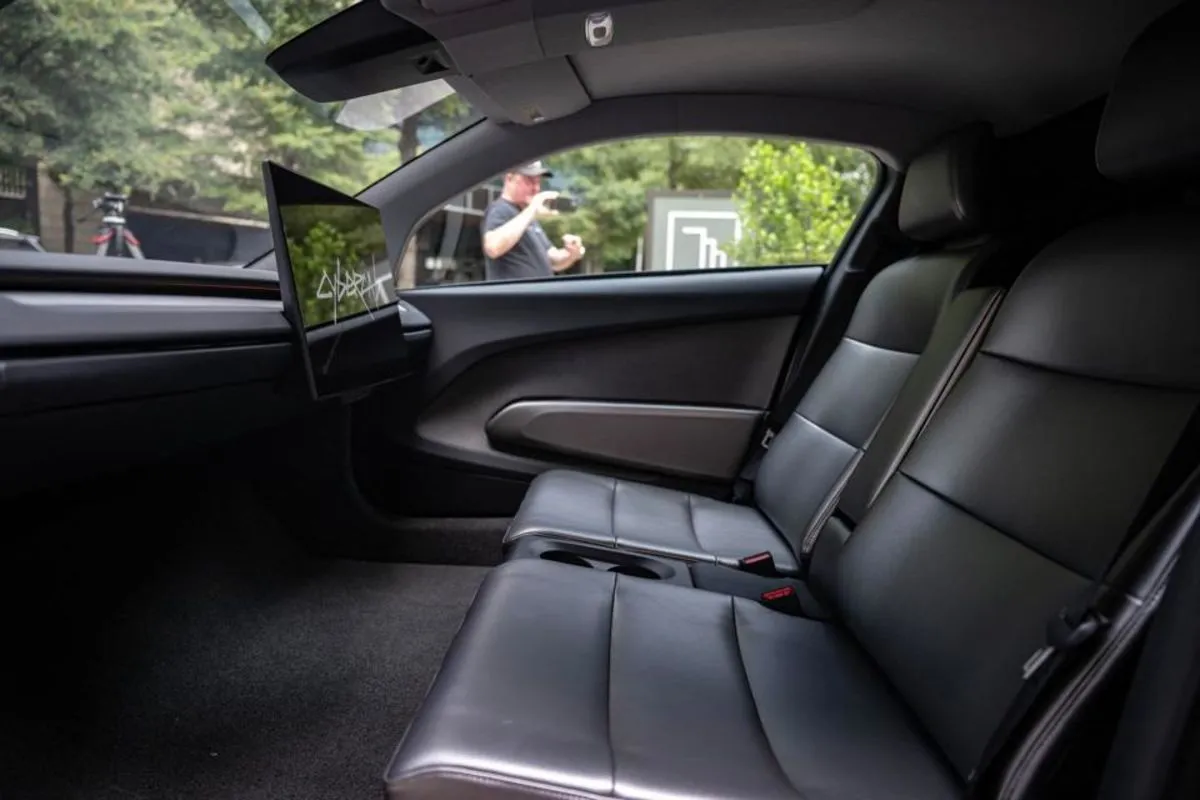 Tesla luncurkan robotaxi otonom Cybercab tanpa setir di Austin