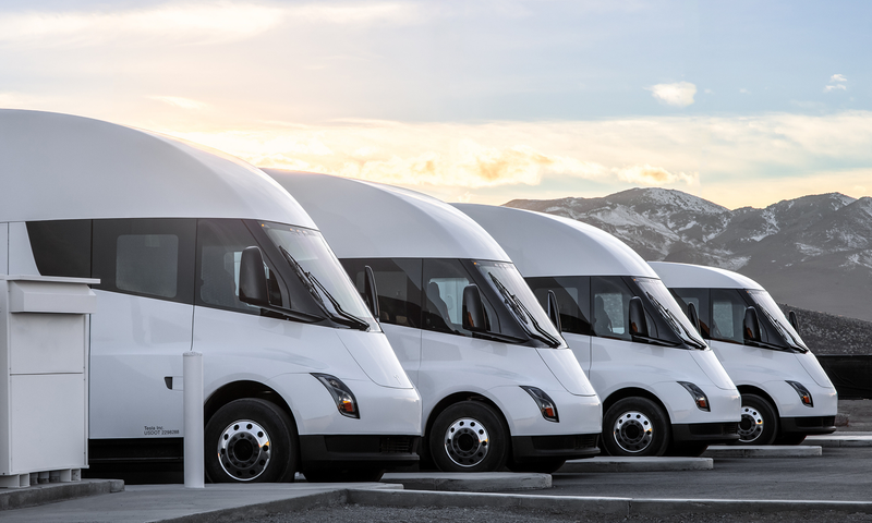 Tesla umumkan acara truk listrik Semi pada 24 September 2026 setelah pesanan 500 unit