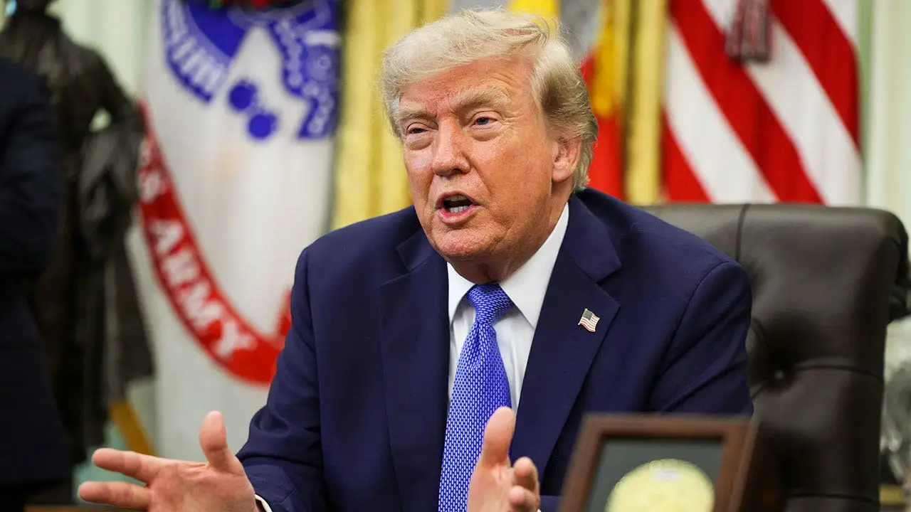 Tingkat kepuasan publik terhadap kepemimpinan Presiden Donald Trump merosot tajam