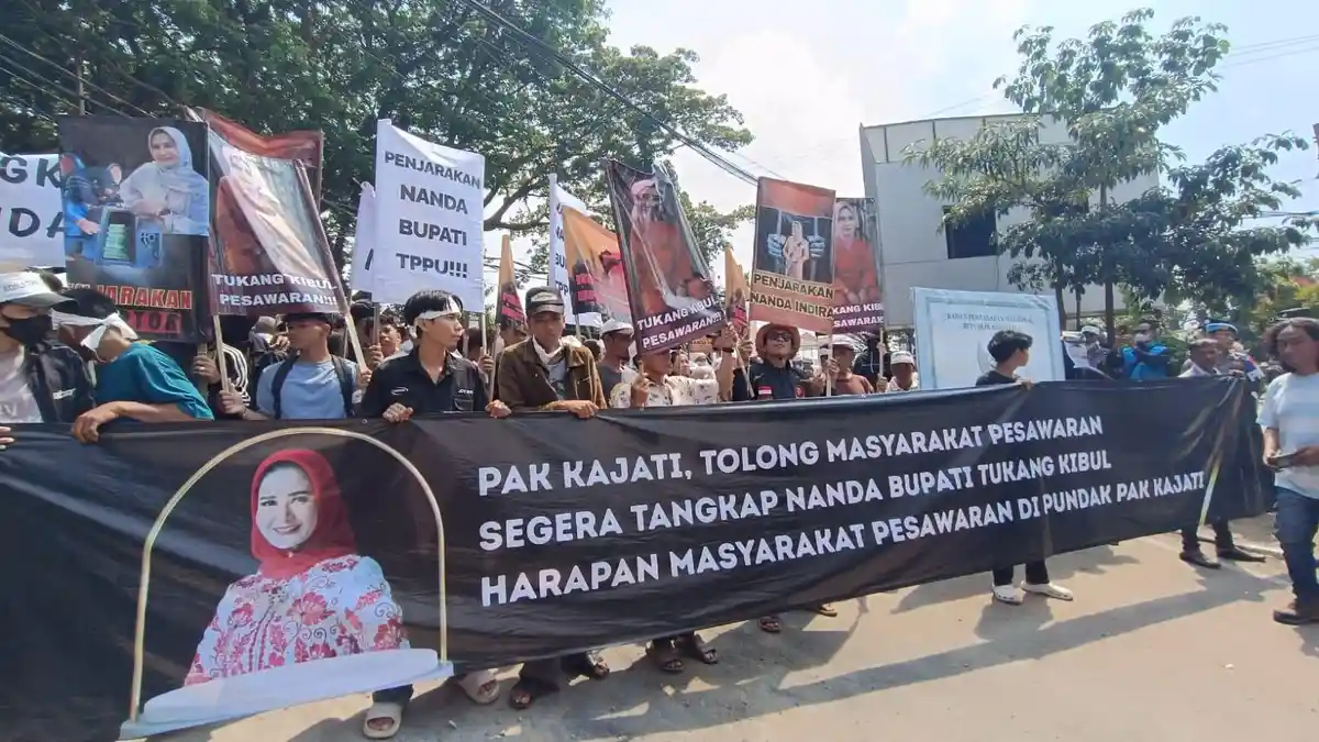 Massa LSMB Lampung unjuk rasa di Kejati Lampung desak usut TPPU SPAM Pesawaran