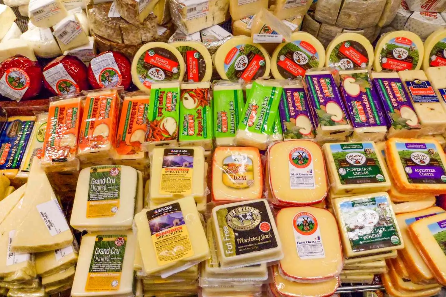 Trader Joe's meluncurkan keju Unexpected Cheddar Snackers versi mini