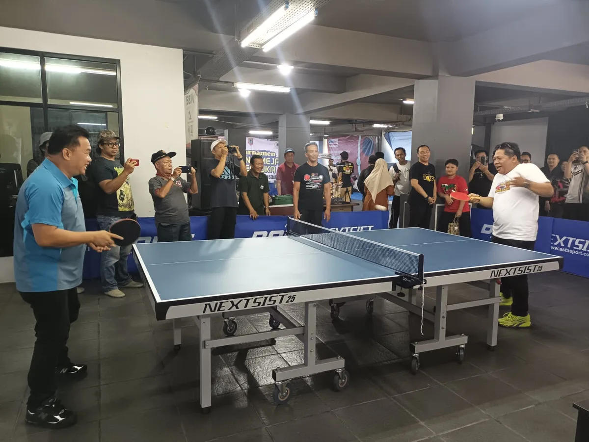 Turnamen Tenis Meja DPRD Kalsel Cup VI 2026 sukses menarik ratusan peserta untuk mengembalikan popularitas olahraga rakyat