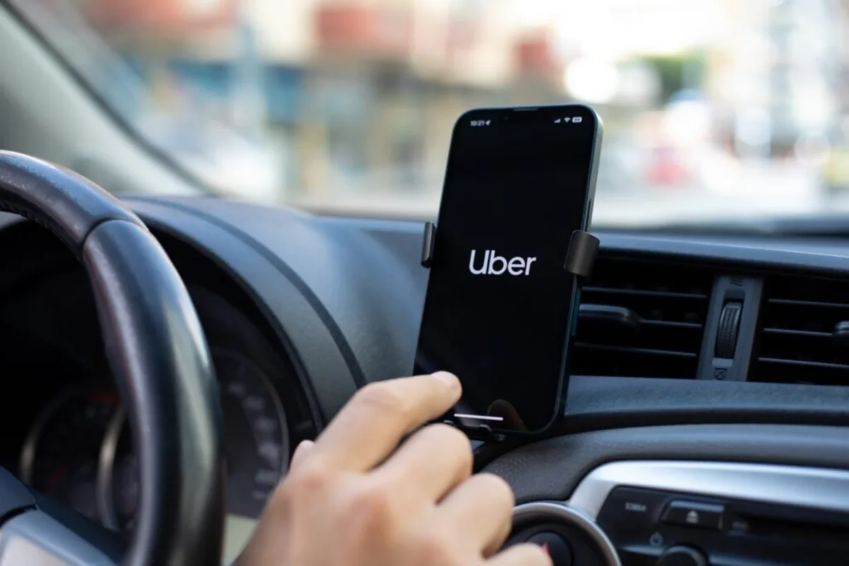 Uber dan Baidu meluncurkan taksi otonom Apollo Go di Dubai