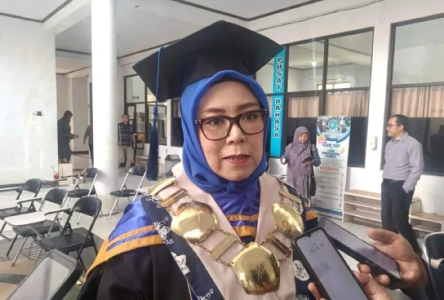 Universitas Wiralodra lepas 440 lulusan baru agar segera berkiprah di masyarakat