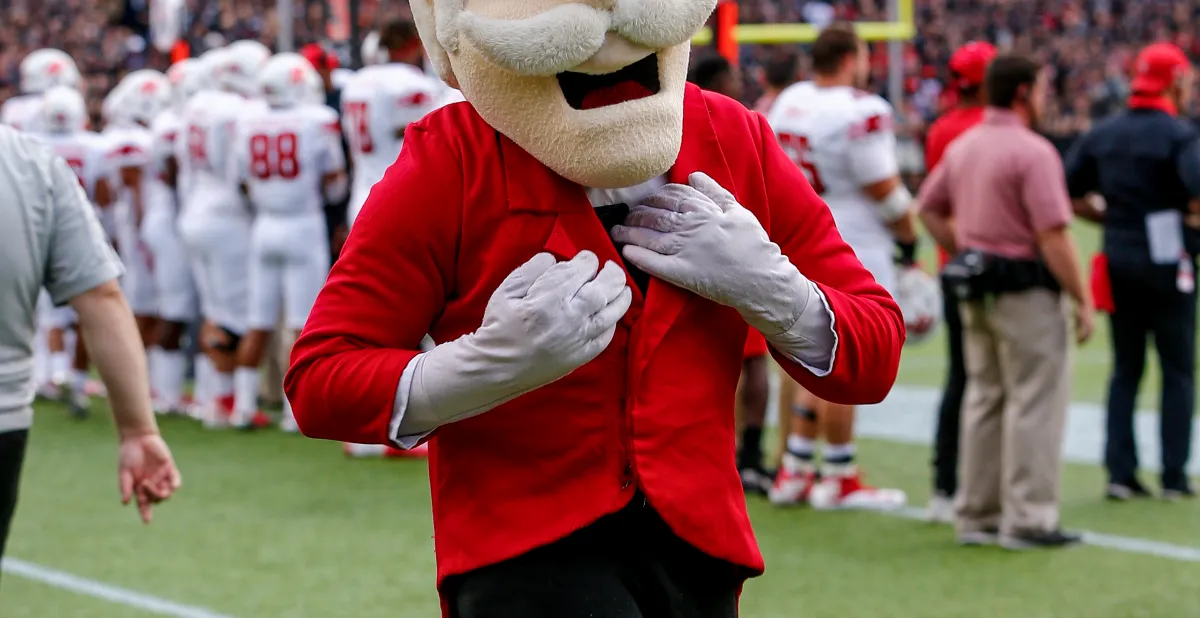 Vanderbilt menghadapi Austin Peay dalam laga pembuka College Football