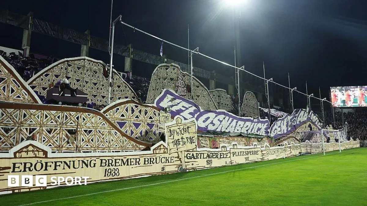 VfL Osnabruck pamerkan tifo rollercoaster saat melawan Bayern Munich