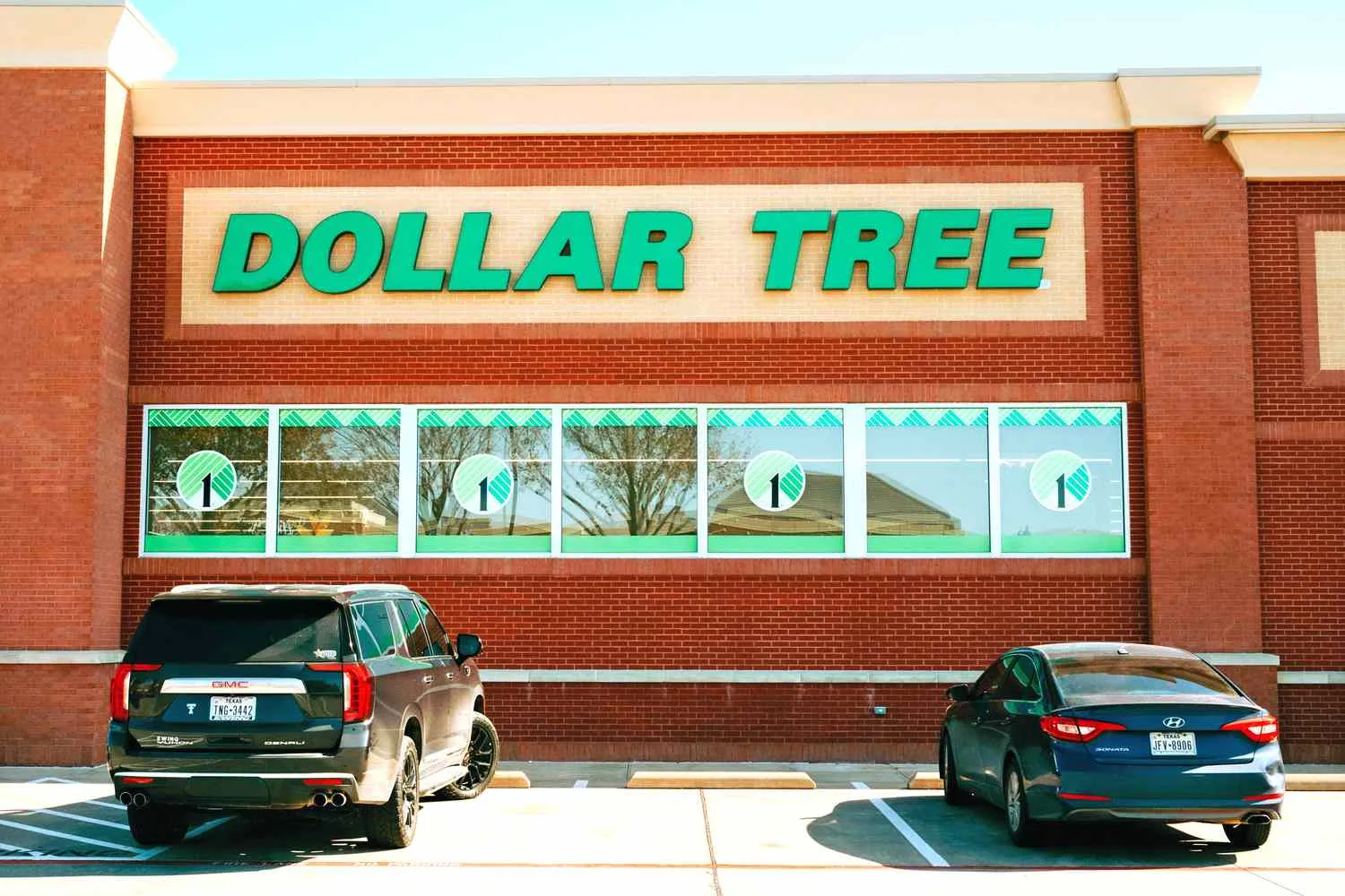 Wadah makanan Sure Fresh dari Dollar Tree seharga Rp24 ribu jadi andalan bekal sekolah