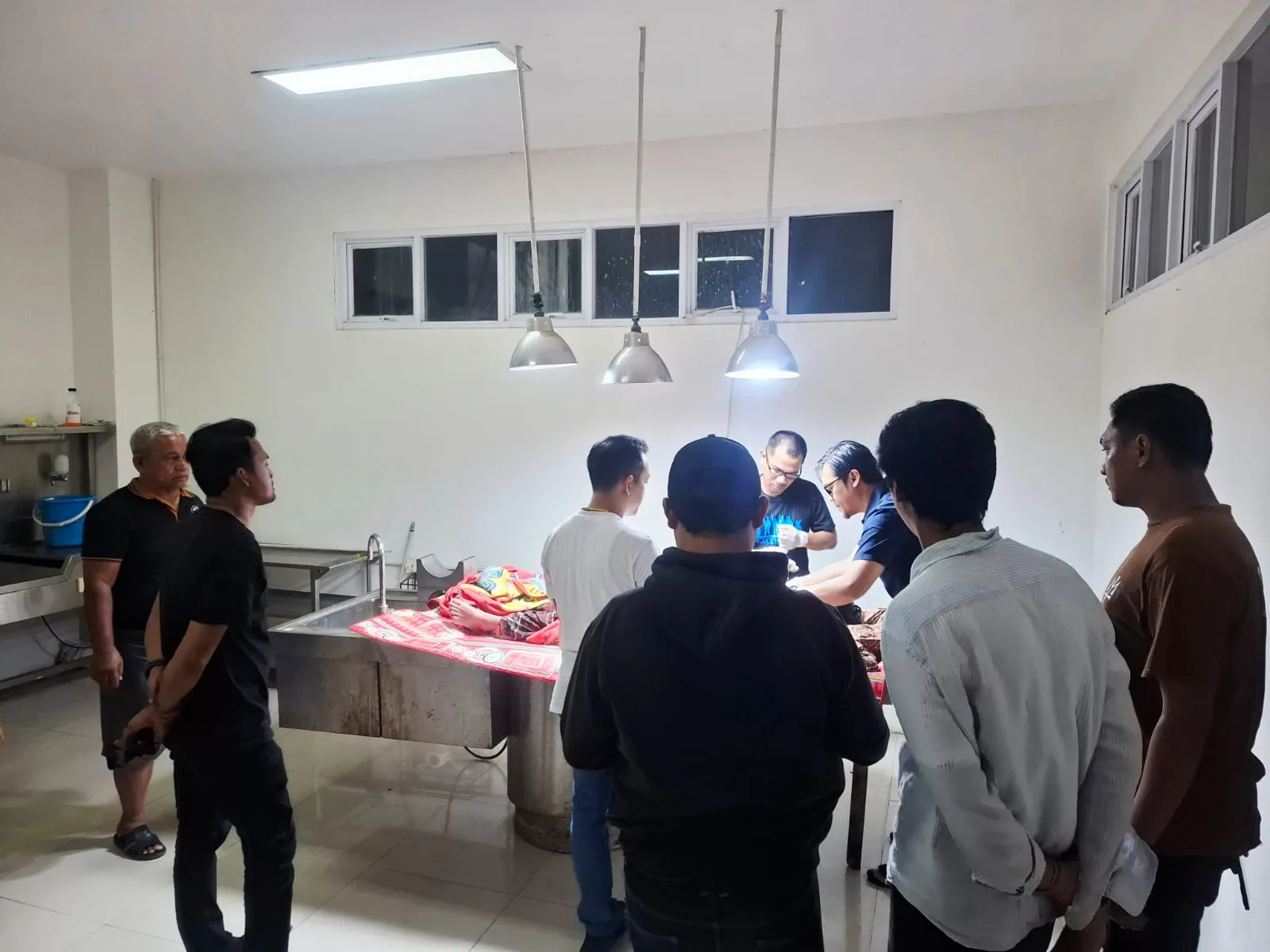 Seorang wanita ditemukan tewas gantung diri di rumah kontrakan di Kubu Raya usai bertengkar dengan suami
