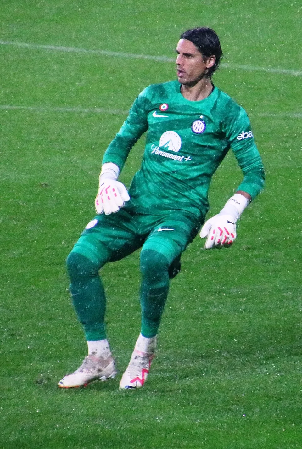 Yann Sommer kiper andalan asal Swiss yang dikenal memiliki refleks luar biasa dan ketangkasan tinggi